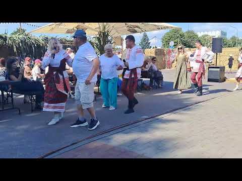 Видео: 16.08.2025 Свислочь  l V Каравай -фест "Бацькава булка".Народ пустился в пляс