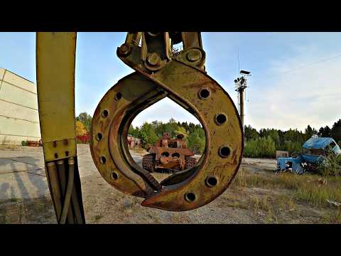 Видео: ✅Идём в Припять восстанавливать Авто Технику ☢️ Укатили трактор в Чернобыльском лесу у марадёров 😱