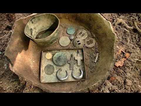 Видео: Продолжаю шурф на месте деревенского дома #374