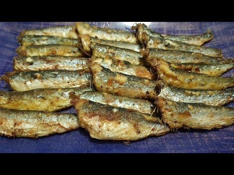 Видео: Таким способом я жарю маленькую рыбу. Простой, быстрый и вкусный рецепт приготовления кильки.