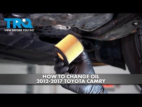 Видео: Как заменить масло в Toyota Camry 2012-2017