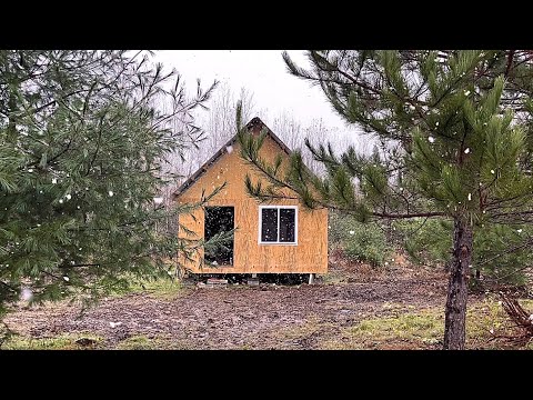 Видео: Строительство простого и доступного автономного домика: утепление, чердачный пол, переезд