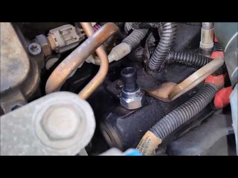 Видео: Замена датчика Ford F250 F350 7.3L ICP 1807329C92 для моделей 1994–2003 гг.
