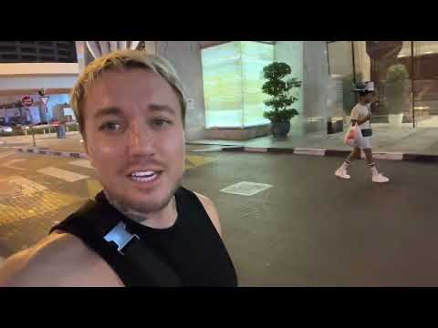 Видео: Где недорого , но вкусно в Дубае. Купили фрукты и овощи для сока