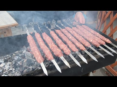Видео: СОЧНЫЙ ЛЮЛЯ-КЕБАБ НА МАНГАЛЕ.ХАРЧО В КАЗАНЕ