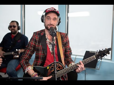 Видео: Василий Уриевский - Штучка (LIVE @ Авторадио)