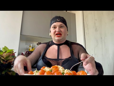 Видео: Салат с жёлтыми черри и моцареллой + мой летний мукбанг | Диета Шуры Стоун 🍋🍒 ГОЛОДНАЯ ЖЕНЩИНА