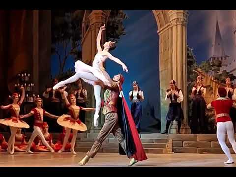 Видео: Ксения Овчинникова,  Дмитрий Пономарёв, "Раймонда" 1 ноября 2025