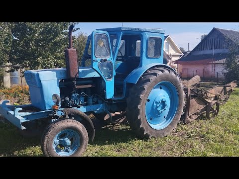 Видео: Копка двух борозëн на тракторе Т-40