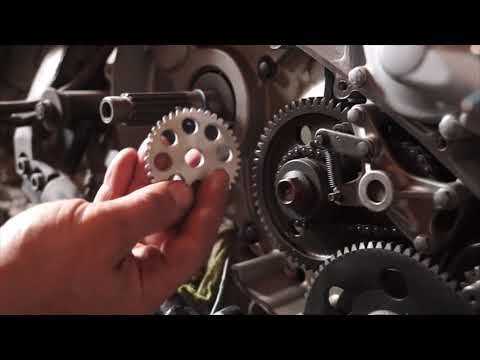 Видео: KAWASAKI VULCAN VN-15 Замена шестерни маслонасоса без разбора двигателя