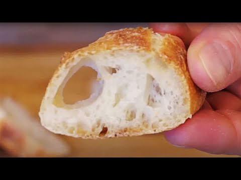 Видео: Настоящий ХРУСТЯЩИЙ Французский БАГЕТ  🥖 с  Большими дырками!