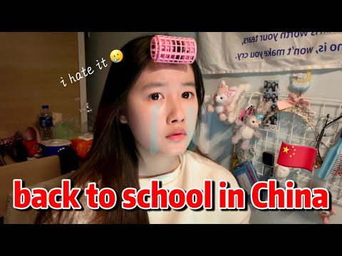 Видео: ПЕРВЫЙ ДЕНЬ УЧЕБЫ В КИТАЕ!!✨ Так устал после 8 уроков утром... 💩