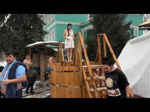 Видео: Как проходят крещенские купания в Алмате. Крещение в Казахстане 19 января