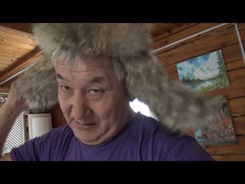 Видео: Сшил шапку из шкуры волка.