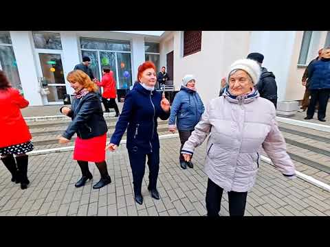 Видео: 7.11.25г... "Зовётся Машей"... 🥰... звучит на Танцполе в Гомельском парке... 