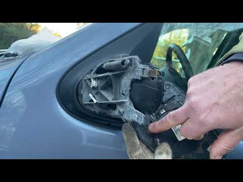 Видео: Замена стекла наружного зеркала заднего вида Mercedes M class W163