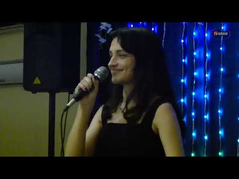 Видео: Вечер Юрия Шатунова. Певица Наташа Ранголи исполняет песню "Глупые снежинки".