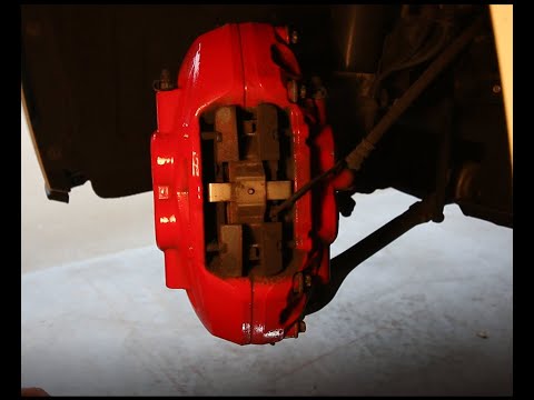 Видео: BMW F30 335i - Замена передних тормозных колодок