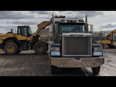 Видео: Как переключать передачи на 12-ступенчатой ​​коробке передач Mack! #macktruck