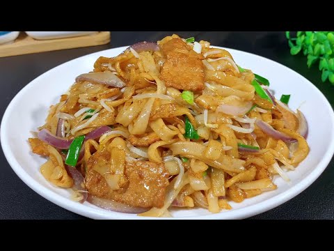 Видео: Правильный способ жарить рисовую лапшу: Вкуснее уличной еды!