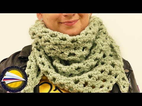 Видео: Мастер-класс по вязанию косынки на осень | Очень простой бактус крючком в дырочку