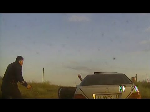 Видео: ЧП-САРАТОВ. СОТРУДИКИ ДПС ОТКРЫЛИ СТРЕЛЬБУ ДЛЯ ОСТАНОВКИ МЕРСЕДЕСА
