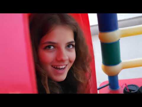 Видео: Прогулка /Алисия лазиет по камням/We haven't walked like this for a long time/Alicia climbs rocks