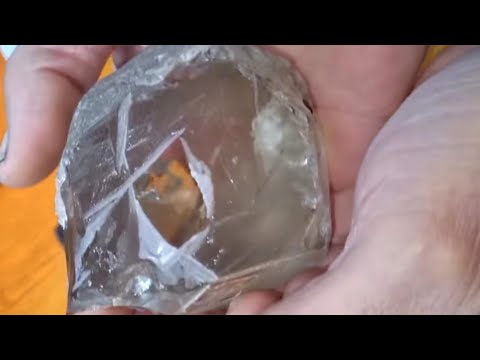 Видео: Посмотрите на камень, который я взял изнутри и превратил в яркий камень.