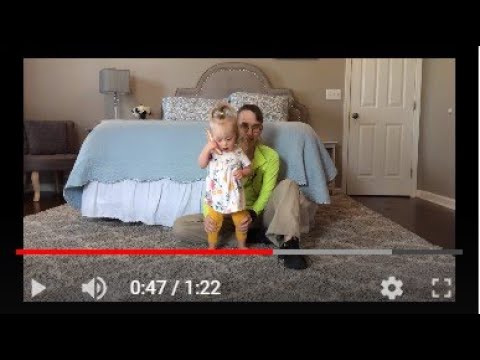 Видео: # 88 Balance Standing с поддержкой ног: упражнения для малыша с низким мышечным тонусом