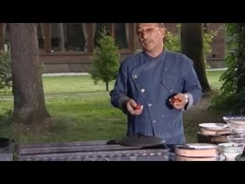 Видео: Шурпа с кюфтой. Жареные лепешки с луком