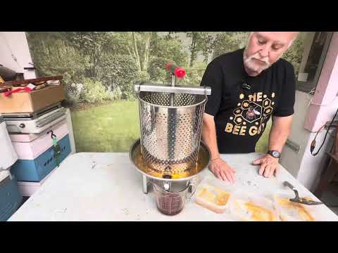 Видео: Пресс для меда – новая игрушка Рича – пчеловодство