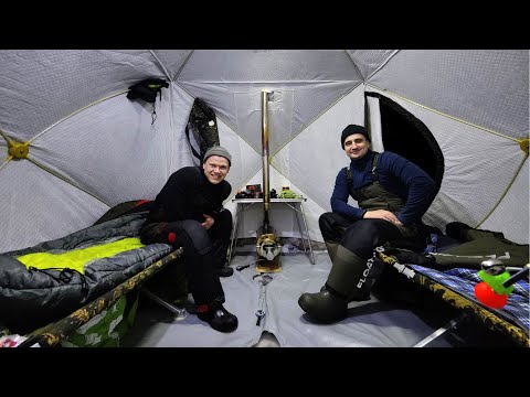 Видео: Зимняя рыбалка с ночевкой. Прекрасный отдых!