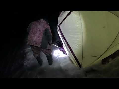 Видео: ЧУТЬ НЕ УТОНУЛИ В НОВОЙ ПАЛАТКЕ!! ЗАБРАЛИСЬ ПО СЛЕДАМ ВОЛКОВ.. Часть 1.