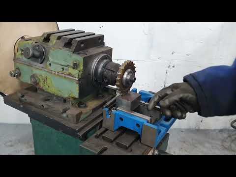 Видео: Изготовление держателя внутреннего резца.