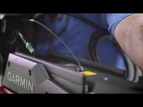 Видео: Как установить троллинговый мотор GARMIN FORCE