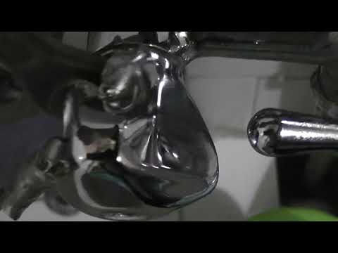 Видео: Как поменять кран буксу в двухвентильном смесителе если не можешь открутить винт