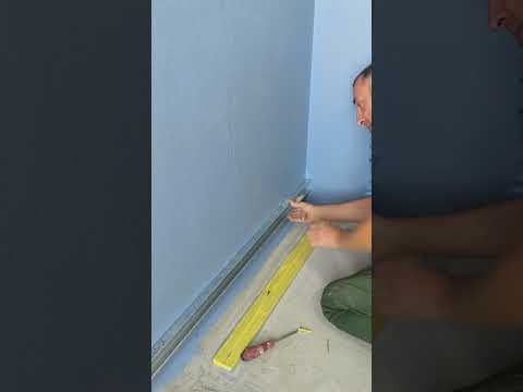 Видео: Вимірю перший ряд плитки на стіні #плиточник #будівництво 
