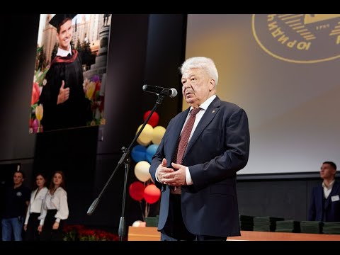 Видео: Вручение красных дипломов выпускникам Юридического  факультета МГУ 27 июня 2024 г.