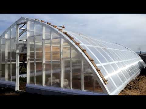 Видео: Арочная теплица из дерева./ Arched wooden greenhouse.