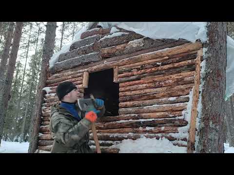 Видео: Строю убежище в лесу. Установка окна