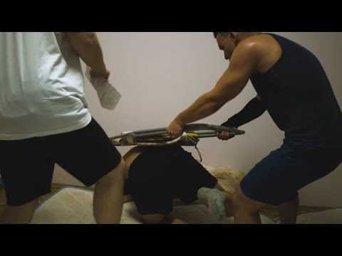 Видео: ЖЕЛЕЗНИЯТ БЕГЕМОТ СРЕЩУ СЛЯПОТО КУЧЕ