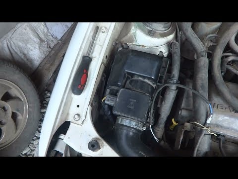 Видео: Замена датчика массового расхода воздуха на Mazda Demio