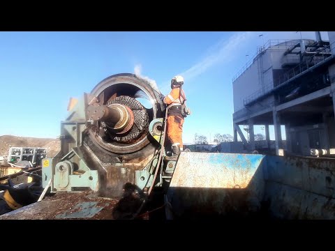 Видео: резка дробилки для щепы, 50 тонн!!!  cutting, wood crusher 50 tons!!!