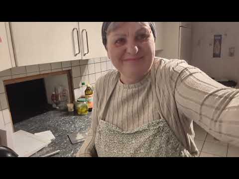 Видео: Заукупкила корма, накормила кур, поставила тесто  на пироги с капустой.