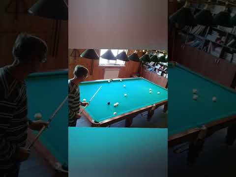 Видео: бильярд. 2 чужих