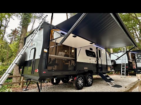 Видео: Этот кемпер такой крутой, что я не могу поверить, что он существует! Ember Overland Series 221MSL...