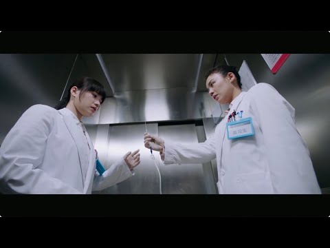 Видео: Золушка не побоялась спасти больного в лифте и достигла вершины жизни!🍑