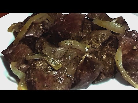 Видео: говяжья печень жареная с луком и яблоками.