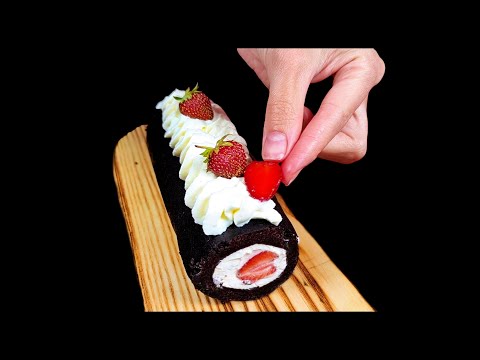 Видео: Брауни ролл с клубникой и сливками! Вау десерт за 10 минут!
