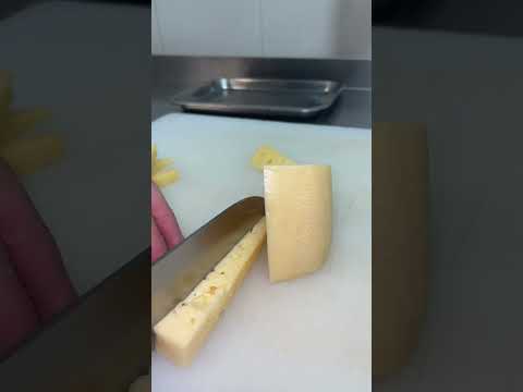 Видео: Приготовление сырных палочек